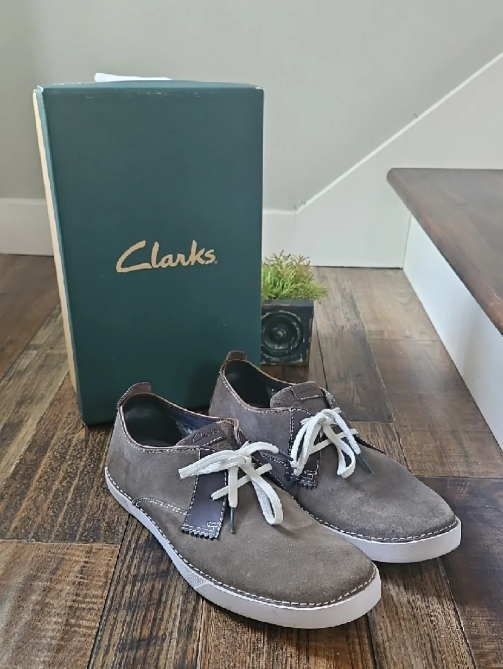 Clarks Men’s Taupe‎ Brown Suede Chukka Lace-Up Shoes